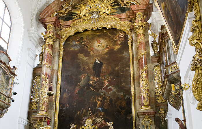 Kirche St Walburg Hauptaltar und Altarbild