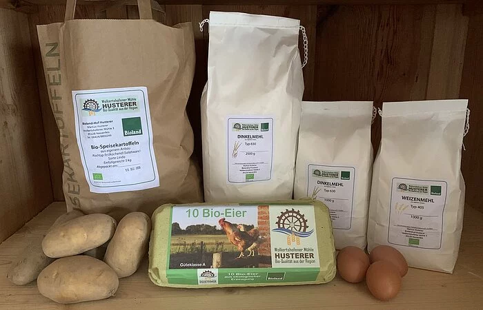 Mehl, Eier, Kartoffeln offen und in Verpackung