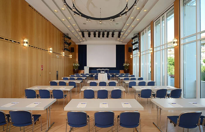 Kurort Bad Gögging in Bayern © Foto Dirk Holst DH STUDIO KÖLN, H a u p t s t r.  2 3 9,  5 1 1 4 3  K ö l n, V e r ö f f e n t l i c h u n g  n u r  m i t  H o n o r a r   n a c h   M F  M o d e r B V P A,  m i t  N a m e n s n e n n u n g   u n d  B e  l e g e x em p l a r,  B a n k v e r b i n d u n g,  K r e i s s p a r k a s s e  K o e l n,  B L Z  3 7 0  5 0 2  9 9,  K o n t o  9 6 1 4 0