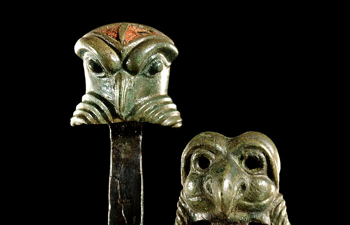 Keltische Achsnägel mit Raubvogelköpfen aus Manching