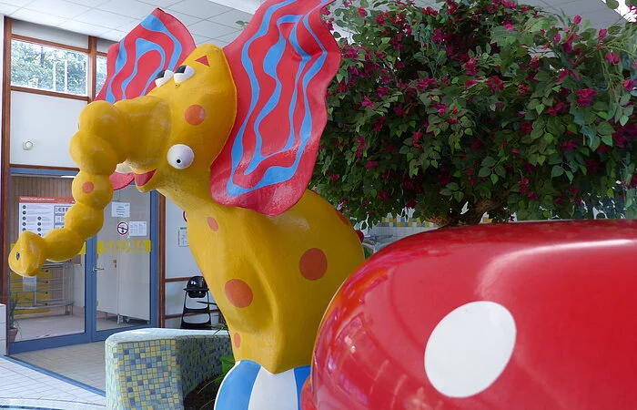 Elefant beim Kinderbecken