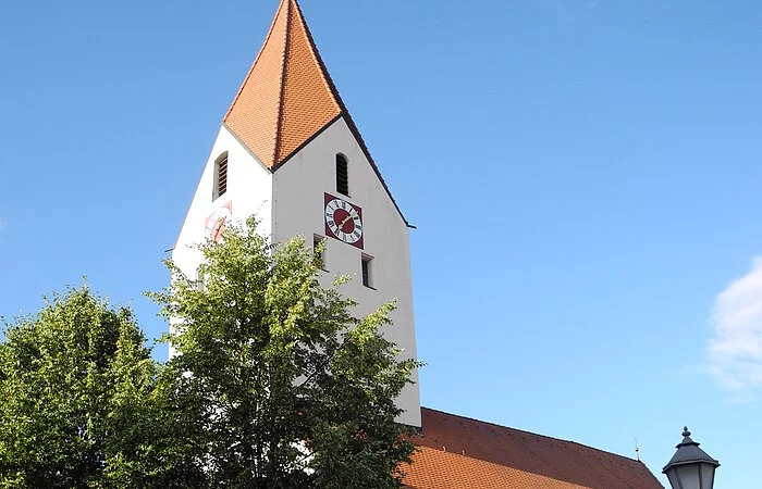 Die Kirche wurde ca. im Jahre 1057 - 1075 in der Mitte von Nennslingen errichtet.