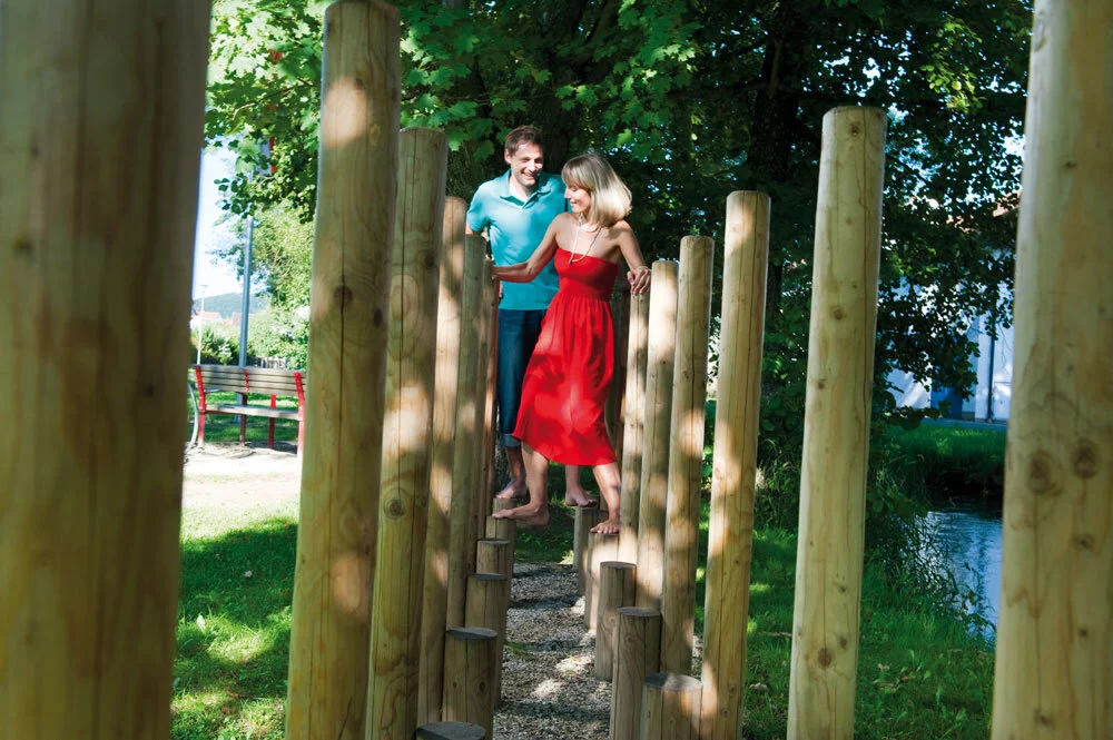 Die Balance halten! Station im Barfußpark Dietfurt in der Labergasse