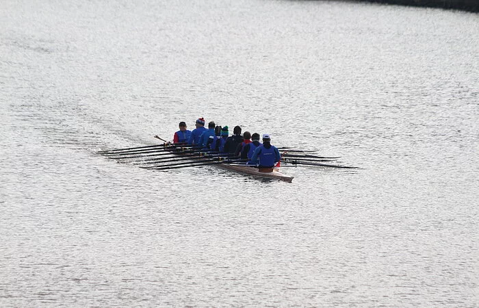 Ruderboot auf dem Kanal