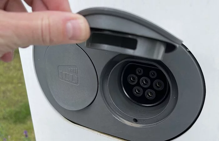 Ladestation E-Altmuehltal auf dem Parkplatz Maxstraße