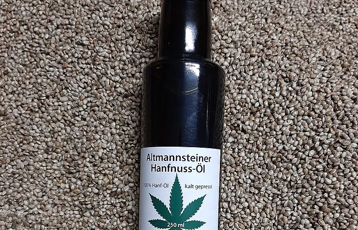 Flasche mit Hanföl