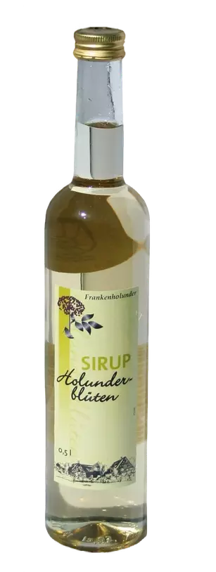 Flasche des Holunderblütensirpus, gefüllt mir Sirup und grünem Etikett