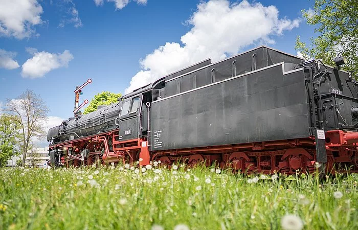 Denkmal-Lok Baureihe 01 220 seitliche Aufnahme