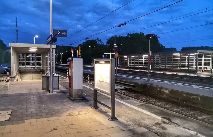 Eichstätt Bahnhof Blick auf die Unterführung und Gleisanlage