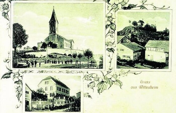 Postkarte von Wittesheim im Jahr 1928: oben links Kirche, alte Linde und Brunnen, oben rechts Kalvarienberg und Luderschmid-Anwesen, unten der Pfarrhof.