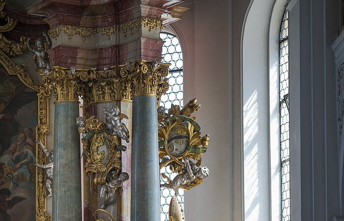 Detail des Altars in der Wallfahrtskirche Heilig Kreuz in Donauwörth