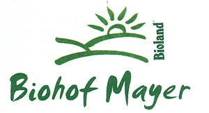 Bioland-Logo in grüner Schrift mit Schriftzug Biohof Mayer. Darüber mit Strichen angedeutete Hügel mit Sonne als grüne Strichzeichnung.