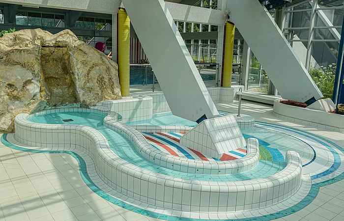 Eltern-Kind-Bereich des Gredinger Hallenbades mit Planschbecken