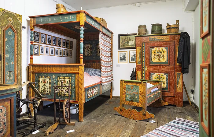 Museum Treuchtlingen: Blick in die Abteilung Leben und Arbeiten im 19. Jahrhundert-Schlafzimmereinrichtung aus dem 19. Jahrhundert.; Raum wurde nach den Vorstellung des Museumsgründers Josef Lidl belassen.