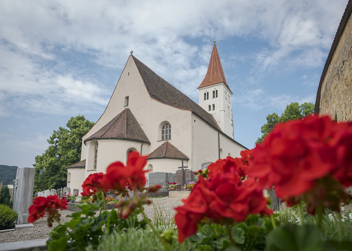 Die Basilika St. Martin ist das Wahrzeichen Gredings und thront als beeindruckend hoch über Greding.