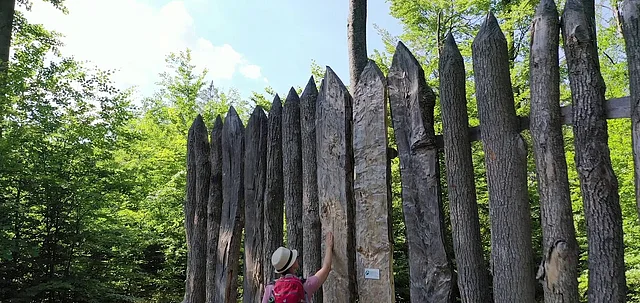 Rekonstruierter Limeswachtturm am Limesweg in Kipfenberg