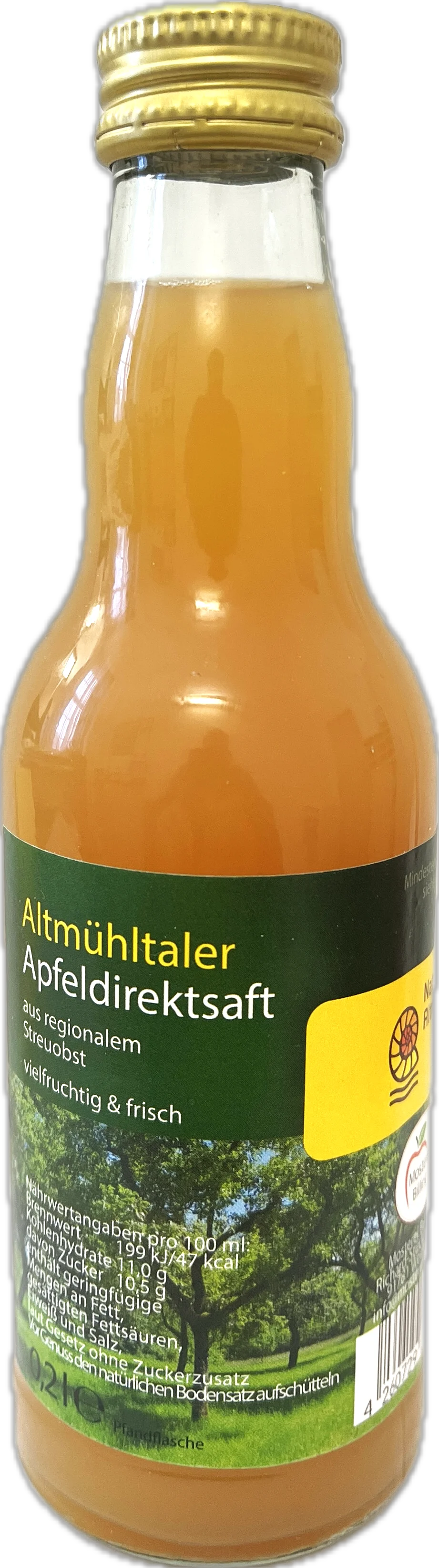 Flasche mit Altmühltaler Apfeldirektsaft, Etikett mit Nährwertangaben und Bild von Obstbäumen.