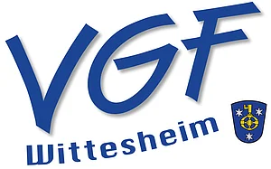 Logo VFG Wittesheim_10.03.2025 Logo mit blauen Großbuchstaben „VGF“ und darunter „Wittesheim“ rechts ein blaues Wappen mit gelbem Schlüssel und drei weißen Sternen auf weißem Hintergrund.