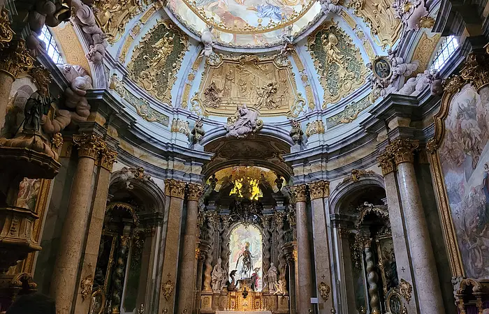 Die Abteikirche zählt zu den bedeutendsten des europäischen Barocks. Der Innenraum wirkt am Schönsten in den frühen Morgenstunden.