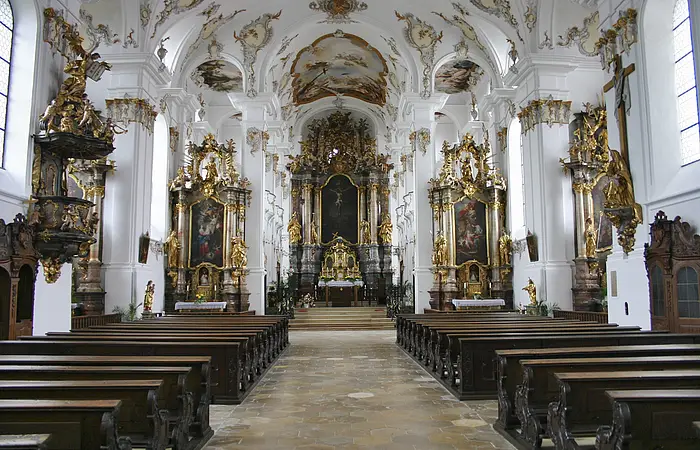 Blick auf den barocke Saalbau, der von einer Stichkappentonne gedeckt wird.