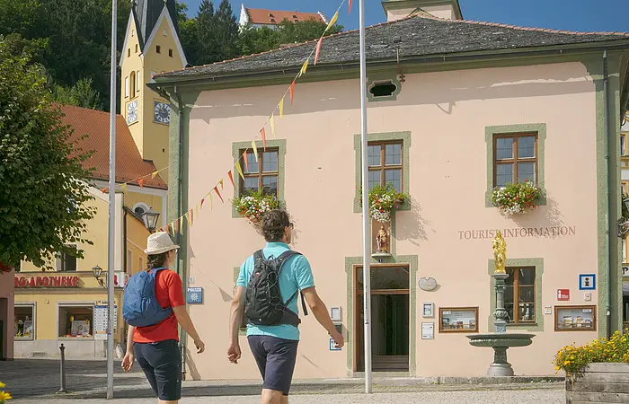 Marktplatz Riedenburg vor Tourist-Info