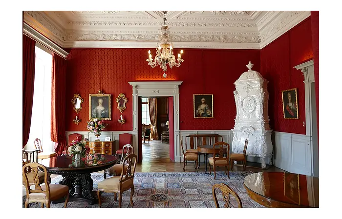 Blick in den roten Salon