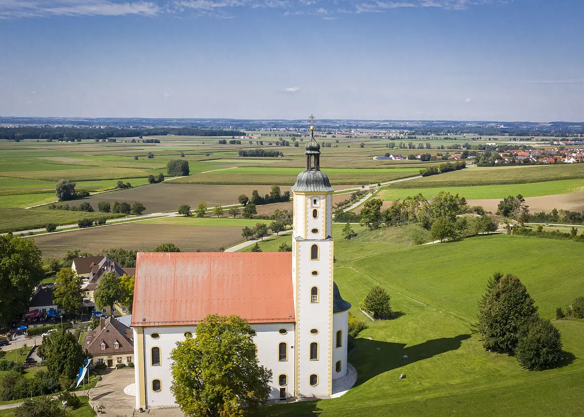 Luftansicht Wallfahrtsbasilika Maria Brünnlein Weiter Blick auf das Ries mit der Wallfahrtsbasilika Maria Brünnlein im Vordergrund.