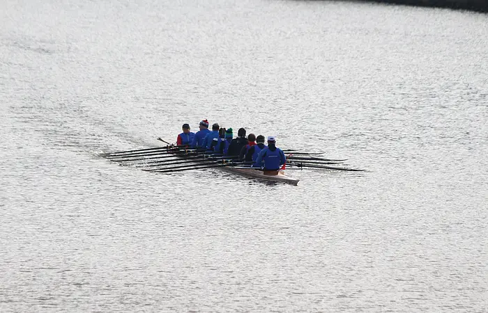 Ruderboot auf dem Kanal
