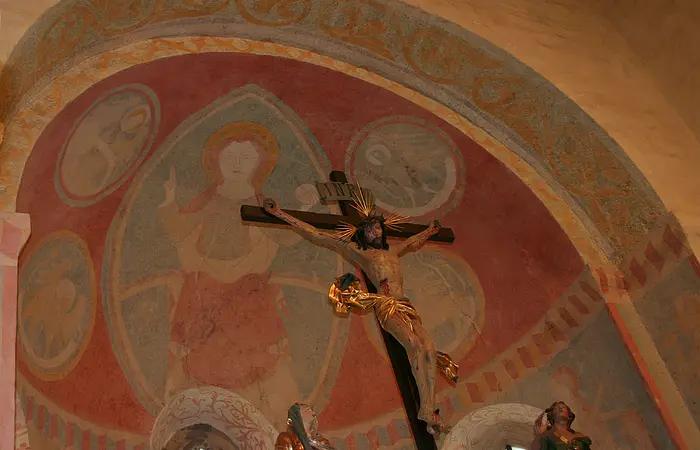 Apsis der romanischen Kirche St. Martin in Greding.
