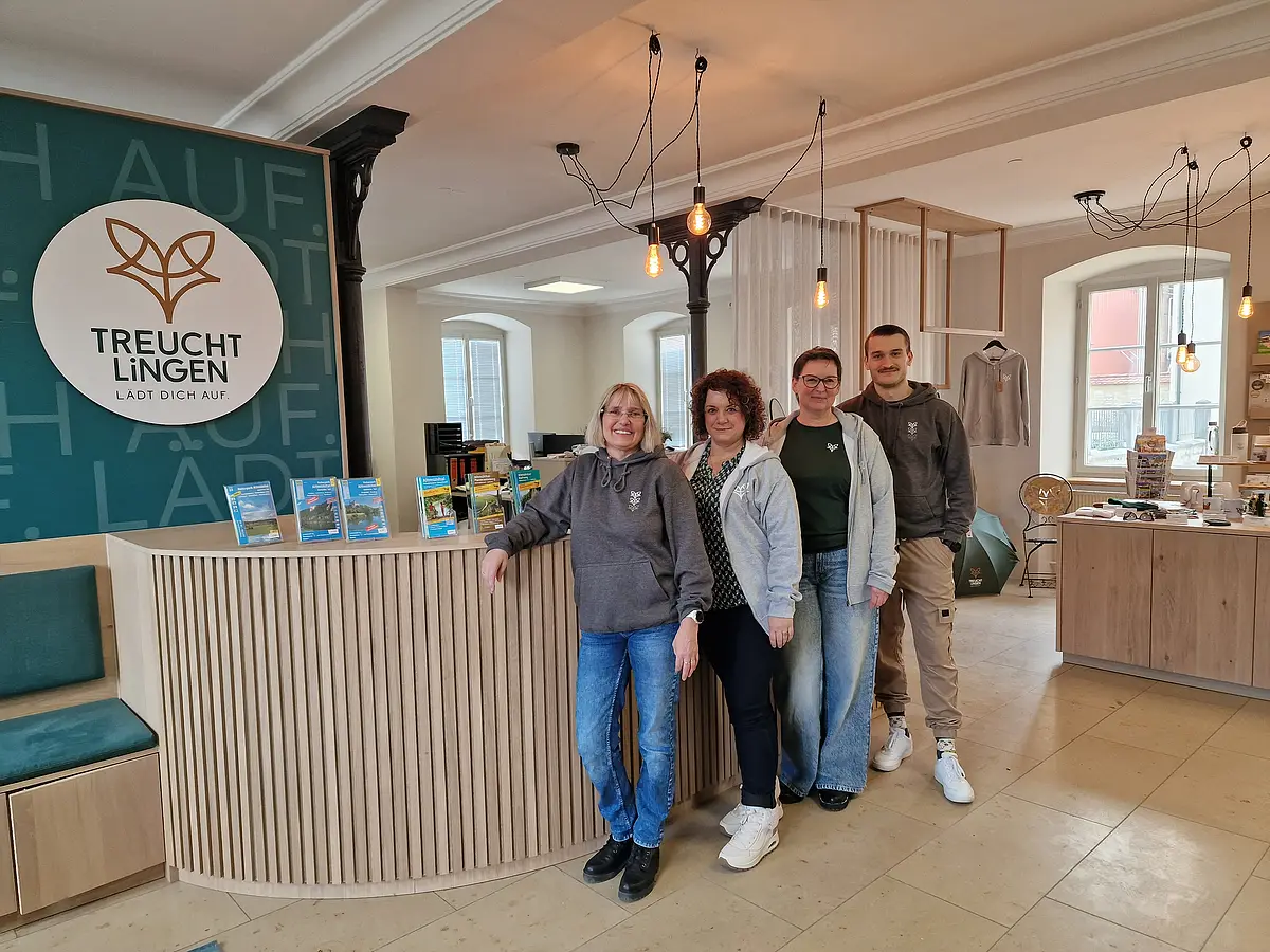 Auf dem Bild sind die Mitarbeiter der Kur- und Touristininformation Treuchtlingen zu sehen