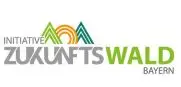Logo der Initiative Zukunftswald Bayern mit stilisierten Baumformen in Grün, Gelb und Braun.