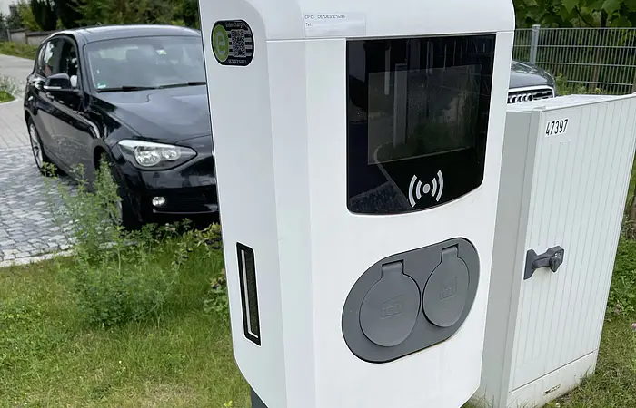 Ladestation E-Altmuehltal auf dem Parkplatz Maxstraße