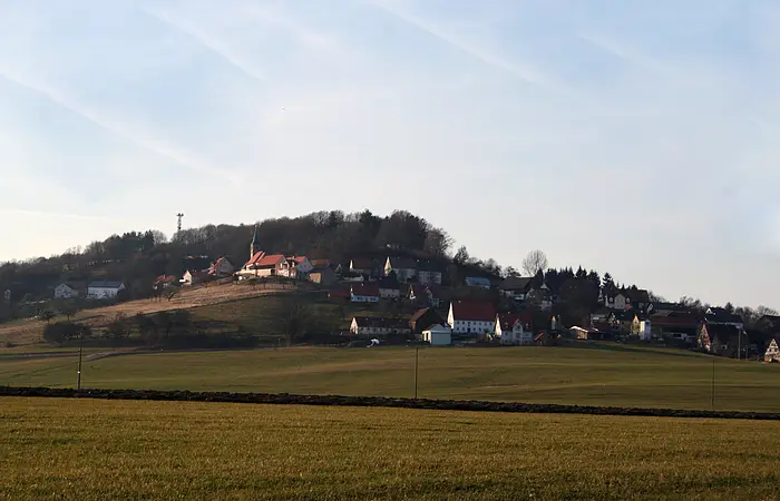 Blick auf die Häuser des Ortes Heideck.