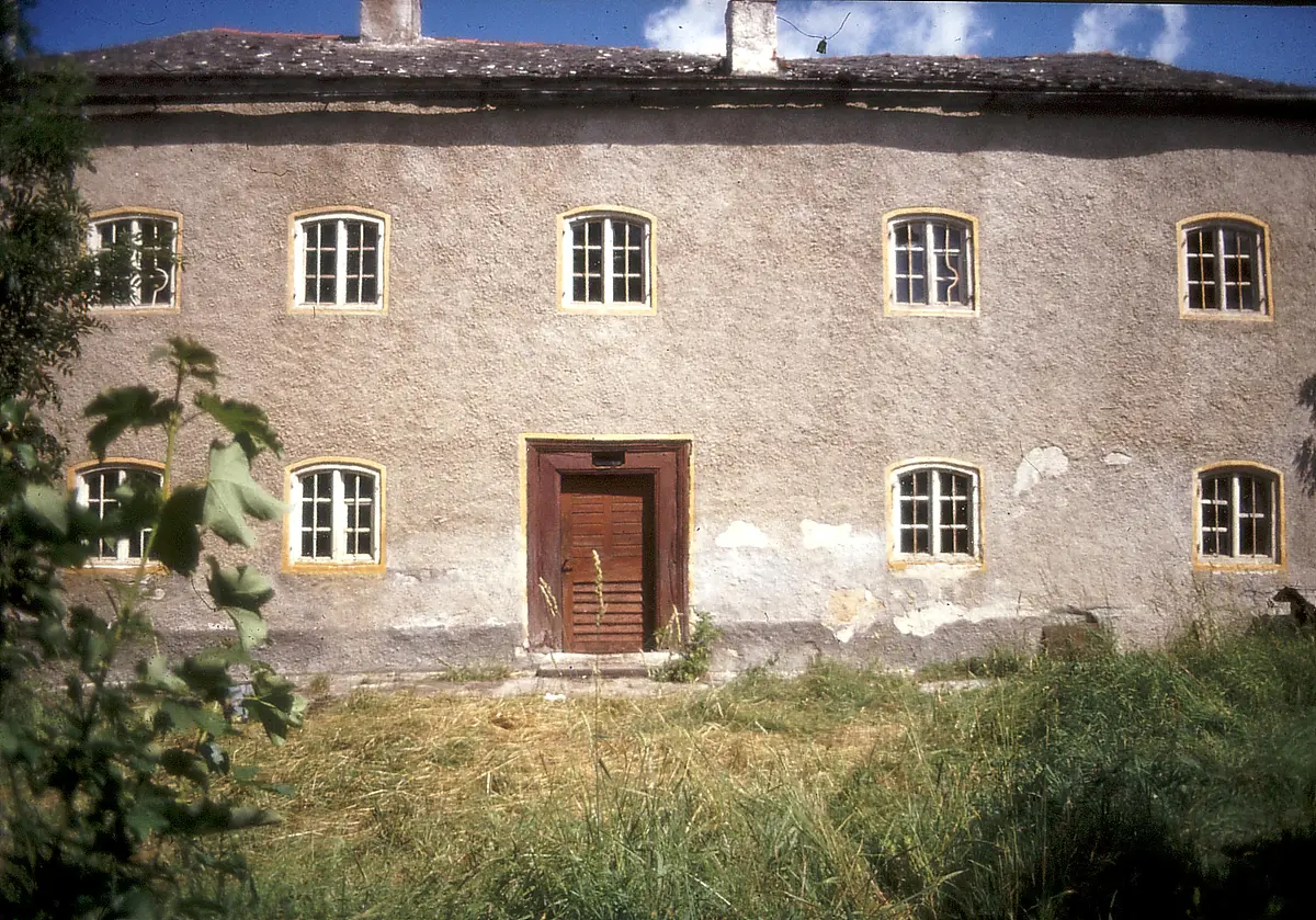 Historisches Foto Jura-Bauernhof-Museum Hofstetten Eine alte historische Ansicht des ursprünglichen Bauernhofes aus den 80er Jahren vom heutigen Jura-Bauernhof Museum Hofstetten vor der Sanierung.
