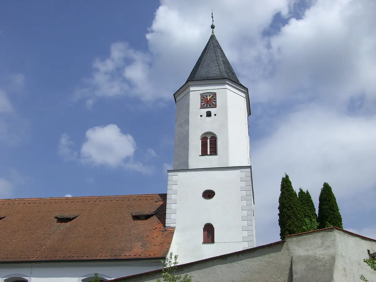 Außenansicht St. Vitus, Huisheim Außenansicht von der Pfarrkirche St. Vitus