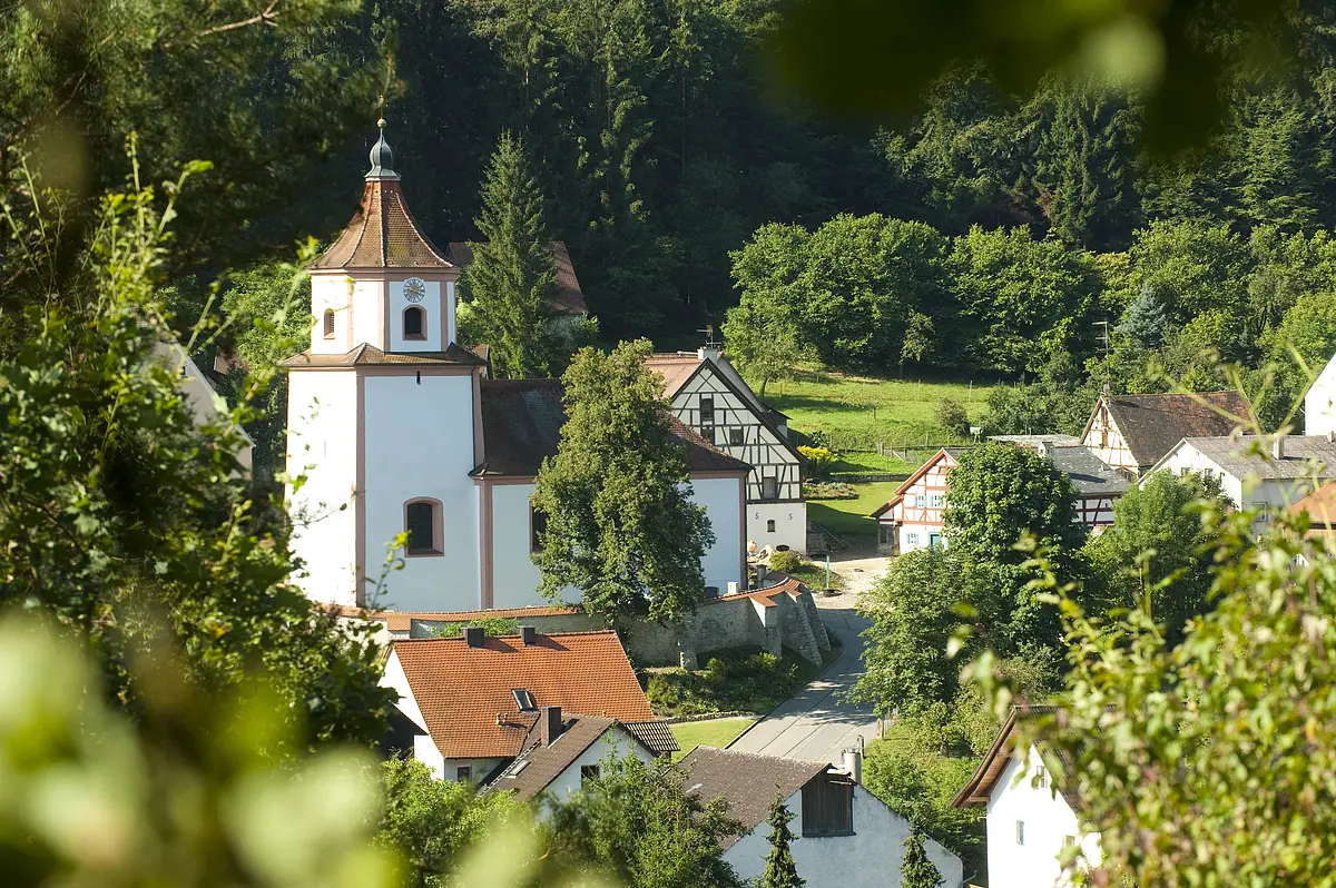 Heimbach Das Foto zeigt die Dorfkirche in Heimbach.