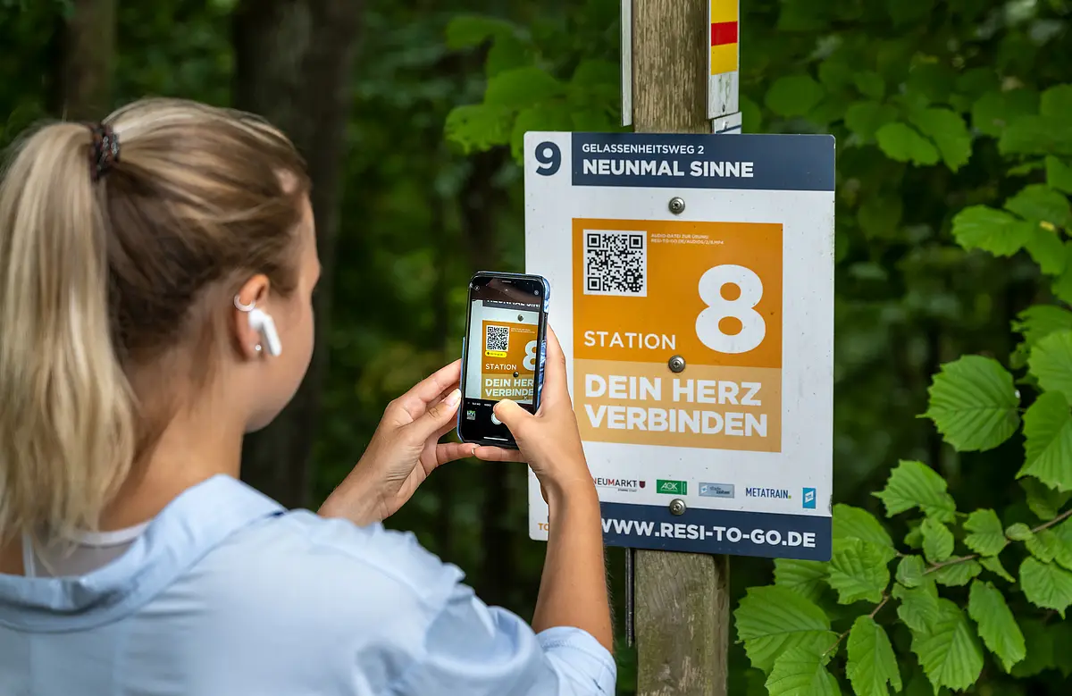 Innehalten - Gelassenheitsweg Das Foto darf ausschließlich für PR- und Marketingmaßnahmen der Stadt NEUMARKT i.d.OPf. - Rathausplatz 1 - D-92318 Neumarkt räumlich und zeitlich unbegrenzt verwendet werden. Das Copyright verbleibt beim Bildautor Günter Standl (www.guenterstandl.de). Jegliche Nutzung Dritter ist mit dem Bildautor gesondert zu vereinbaren. Der Bildautor stellt das gelieferte Bildmaterial nicht von Rechten Dritter frei. Etwaige Ansprüche Dritter fallen in den Verantwortungsbereich des Bildnutzers.