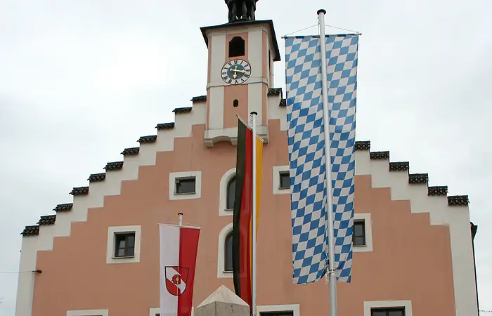 Obelisk zur Erinnerung an die Feier "700 Jahre Marktrecht Dietfurt"