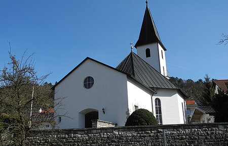 evangelische-kirche-aussenansicht-3.jpg
